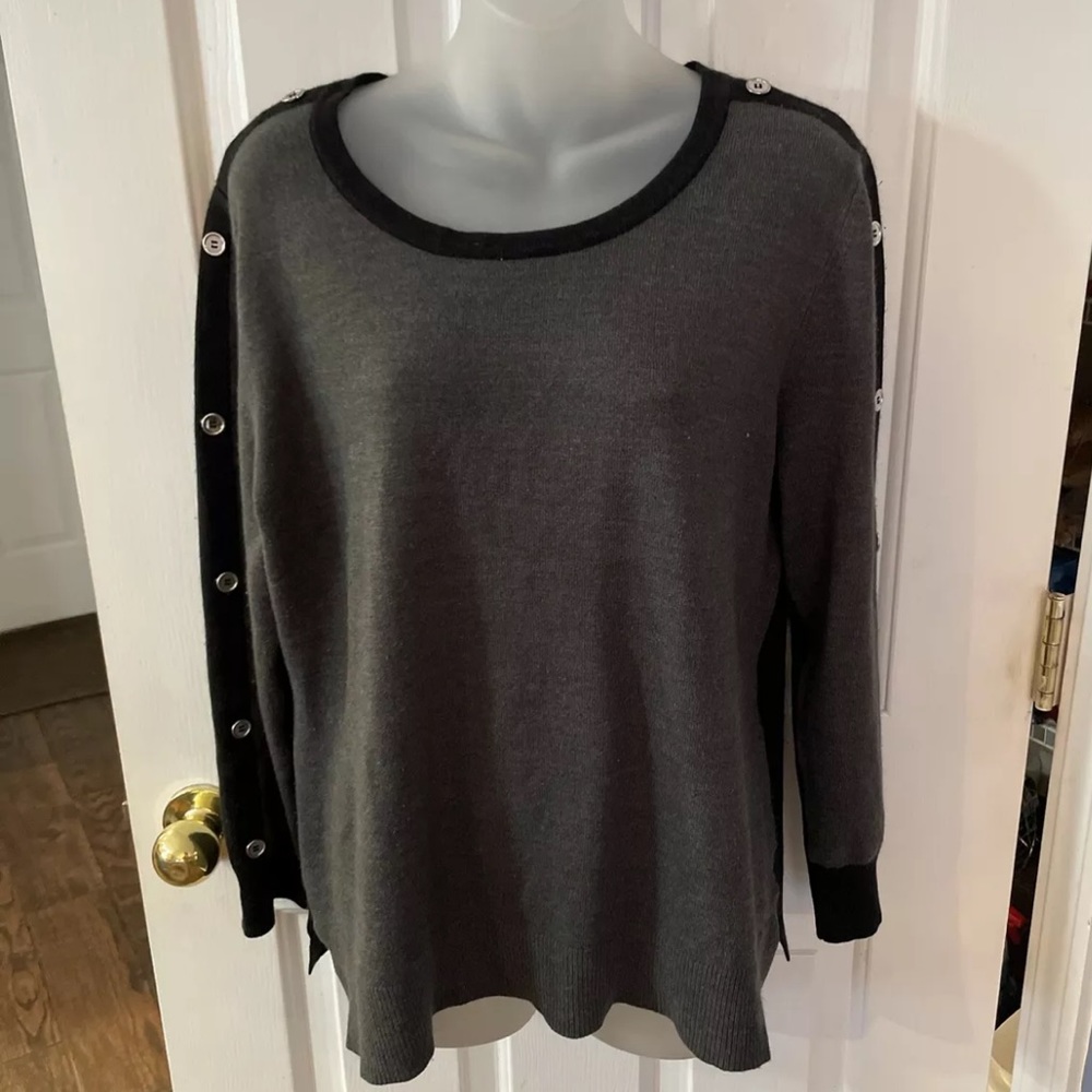 JM Collection Sz L Gray Black 3/4 Button Detail Sleeves Sweater GUC B1